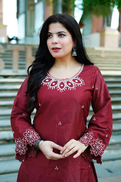 TRANDING JEKKAD COLLECTION 3 PIECE FANCY KURTI-PENT AND BEAUTIFUL DUPATTA
