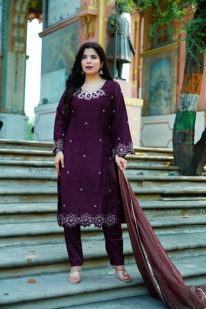TRANDING JEKKAD COLLECTION 3 PIECE FANCY KURTI-PENT AND BEAUTIFUL DUPATTA