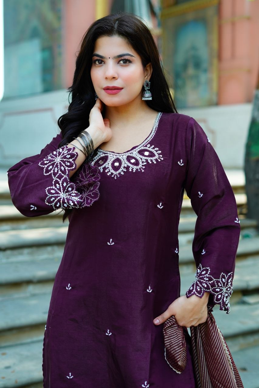 TRANDING JEKKAD COLLECTION 3 PIECE FANCY KURTI-PENT AND BEAUTIFUL DUPATTA