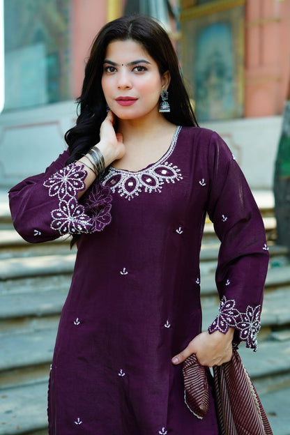 TRANDING JEKKAD COLLECTION 3 PIECE FANCY KURTI-PENT AND BEAUTIFUL DUPATTA