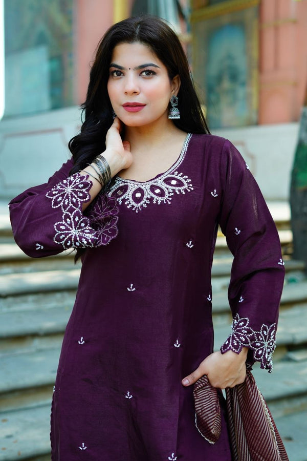 TRANDING JEKKAD COLLECTION 3 PIECE FANCY KURTI-PENT AND BEAUTIFUL DUPATTA
