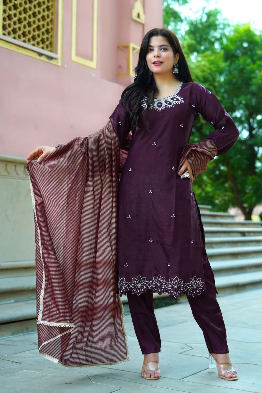 TRANDING JEKKAD COLLECTION 3 PIECE FANCY KURTI-PENT AND BEAUTIFUL DUPATTA